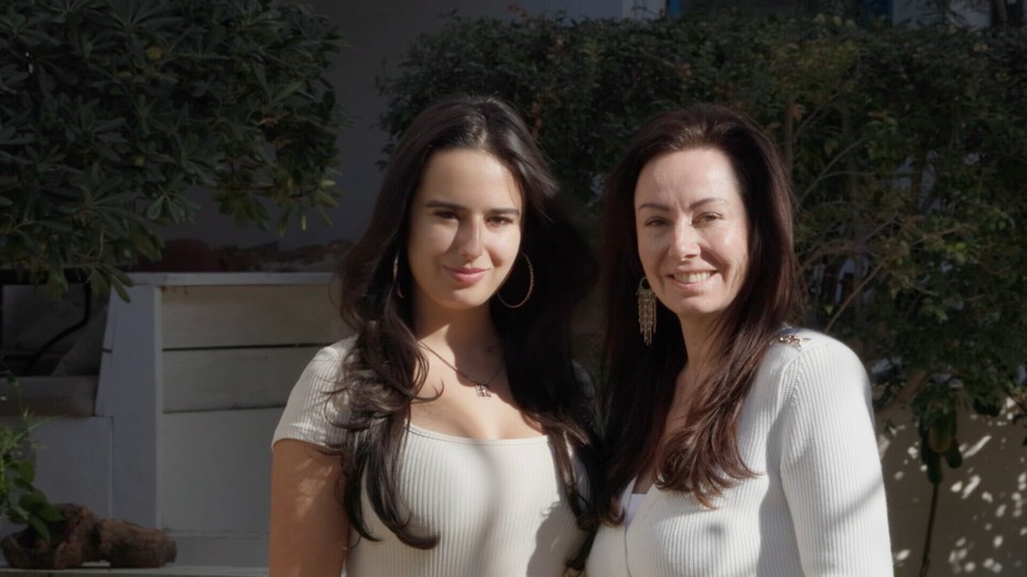 Claudia en Aaliyah in Steenrijk, Straatarm