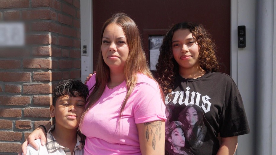 Stephalinhio, Annemay en Annaleeshee in Steenrijk, Straatarm