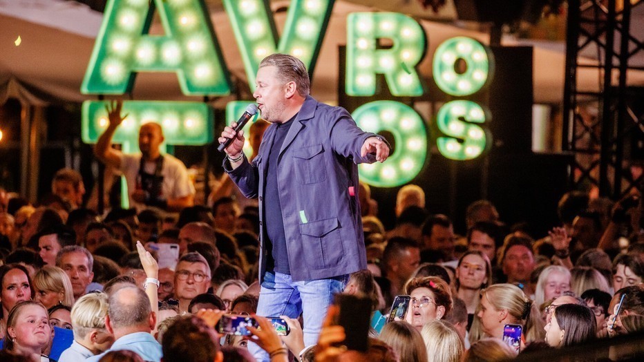 Wesly Bronkhorst tijdens Sterren Muziekfeest op het Plein Wesly Bronkhorst tijdens Sterren Muziekfeest op het Plein