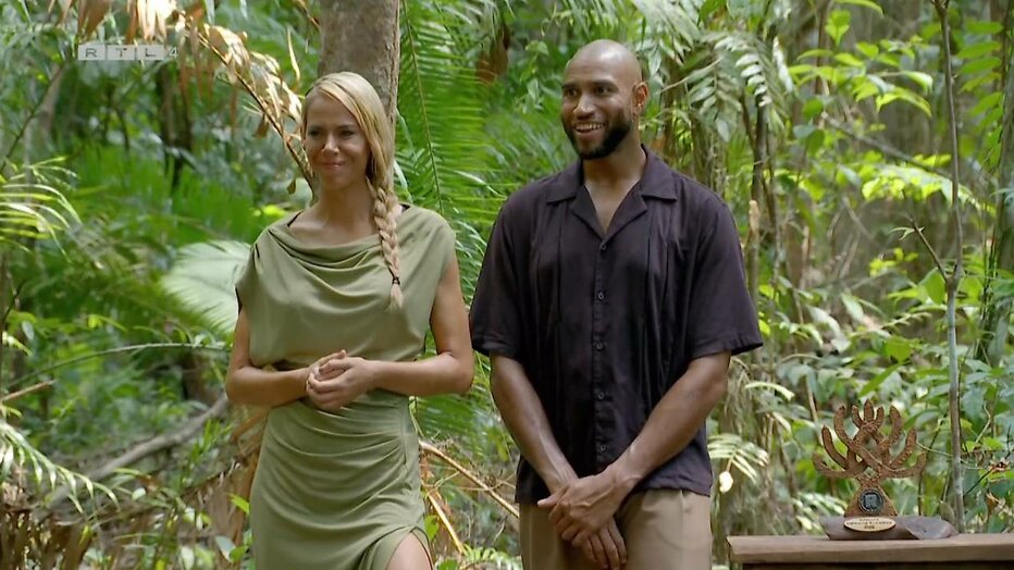 Presenatoren Nicolette en Edson vertellen meer over de proef.