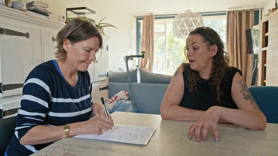 Eef van Opdorp met deelneemster Uit de Schulden