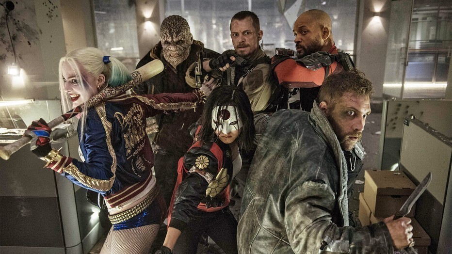 Cast Suicide Squad met o.a. Margot Robbie (links)