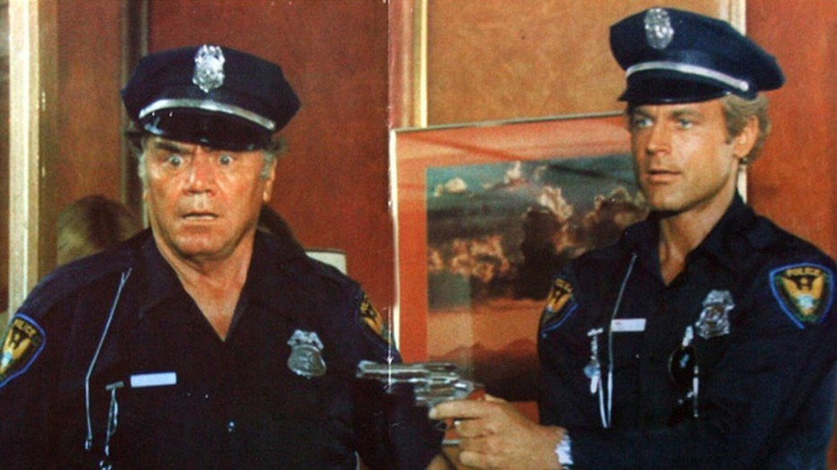 Terence Hill en Ernest Borgnine in Super Snooper