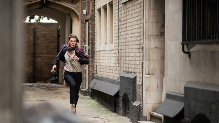 Milla Jovovich in Survivor