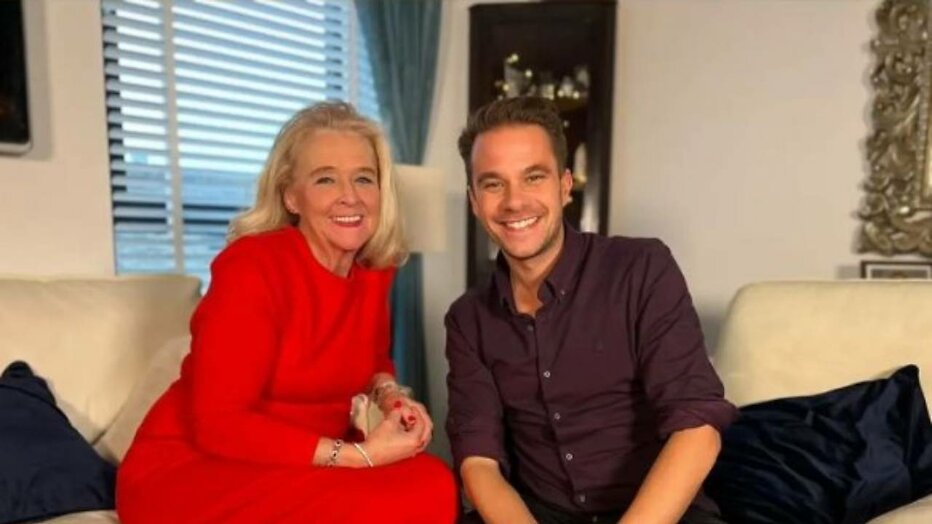 Aran Bade van RTL Boulevard bezocht Sylvia recent om te praten over haar ziekte. Aran Bade van RTL Boulevard bezocht Sylvia recent om te praten over haar ziekte.