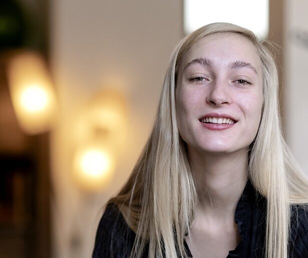 Oud-deelnemers beluisteren Songfestival nummer S10 als eerst