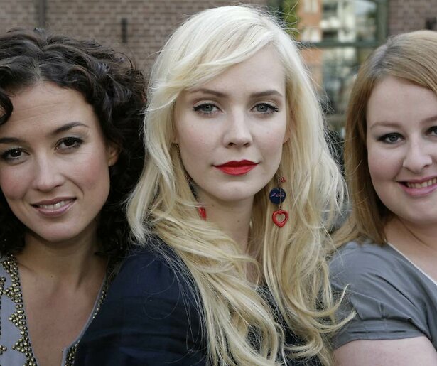Katja Schuurman, Bracha van Doesburgh en Eva van der Gucht keren terug in S1NGLE