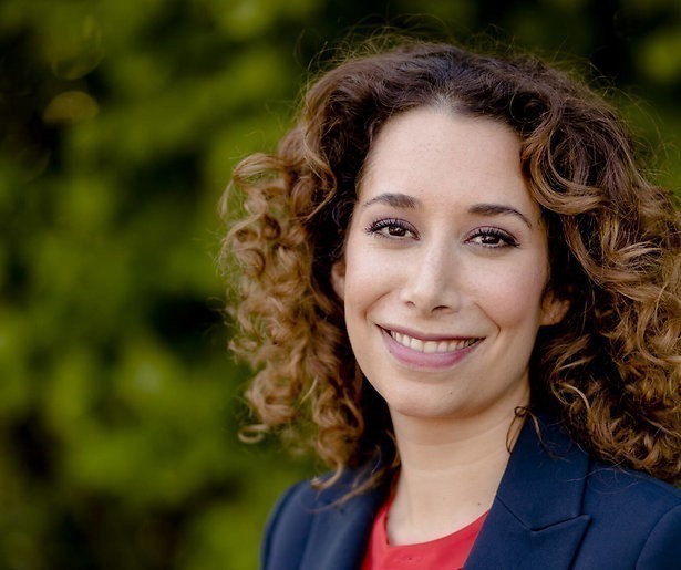 NOS-nieuwslezer Saïda Maggé in verwachting van tweeling