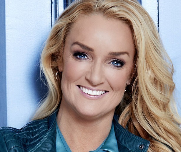 Videosnack: Samantha Steenwijk zingt over online pesten 