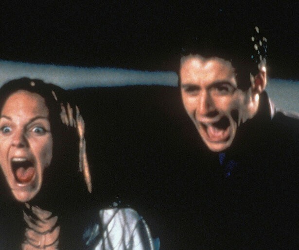 Scary Movie spot met horrorfilms als Scream en I Know What You Did Last Summer