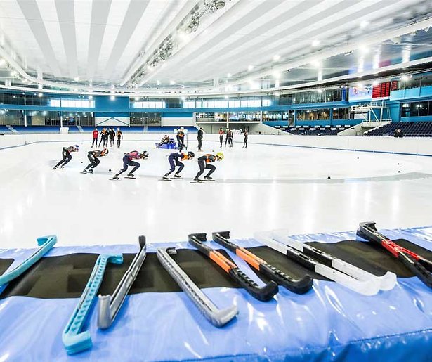 Nieuw op NPO 1: schaatswedstrijd voor BN'ers