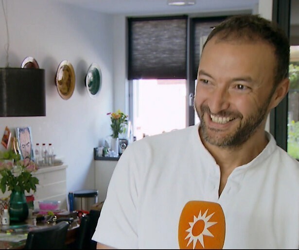 Acteur Nasrdin Dchar reageert op complottheorieën over Paus in Mocro Maffia