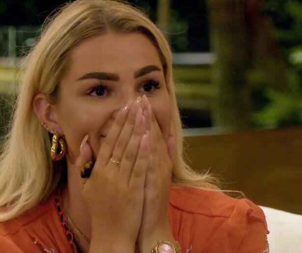 Plottwist tijdens check-out ceremonie in Paradise Hotel