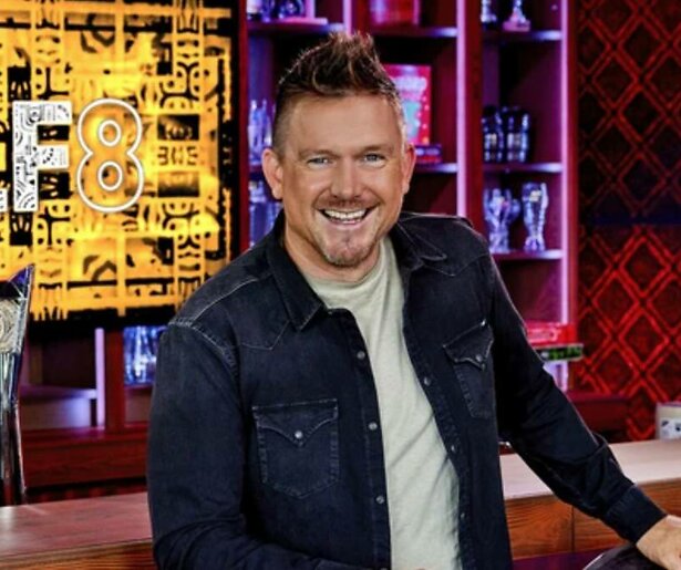 Johnny de Mol keert terug als talkshowhost bij SBS6