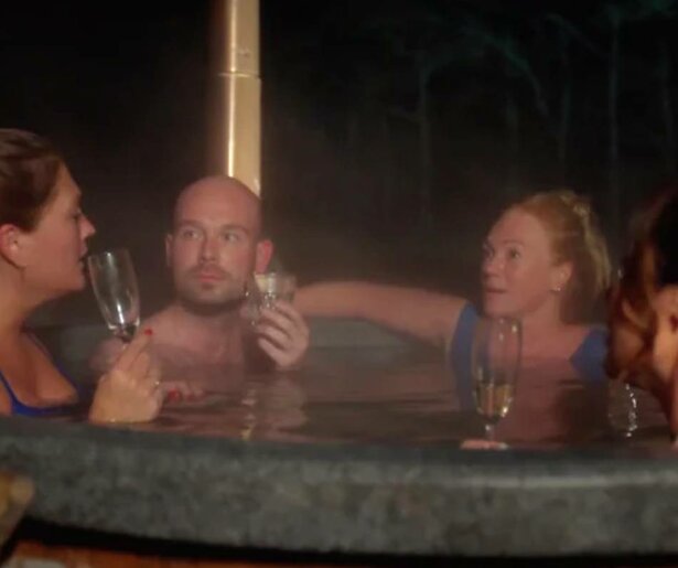 Bom barst in Married at First Sight: kijkers verbazen zich over 'hottub-incident'