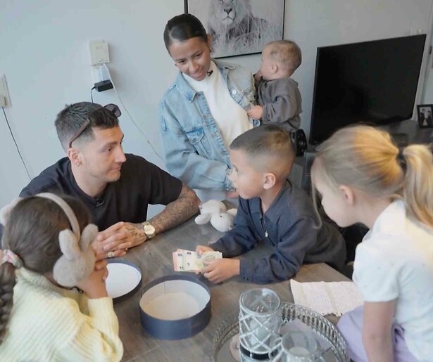 Kijkers genieten van verrassende aflevering Steenrijk, Straatarm: 'Hartverwarmend'