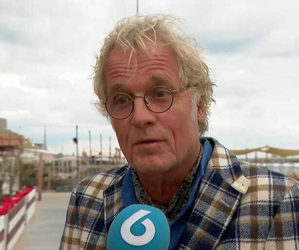 Jeroen Pauw reageert op verspreking in nieuwe talkshow: 'Onnozele fout'