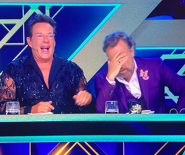 Panels zitten er helemaal naast in The Masked Singer: 'Hoe kan je me dit aandoen?'