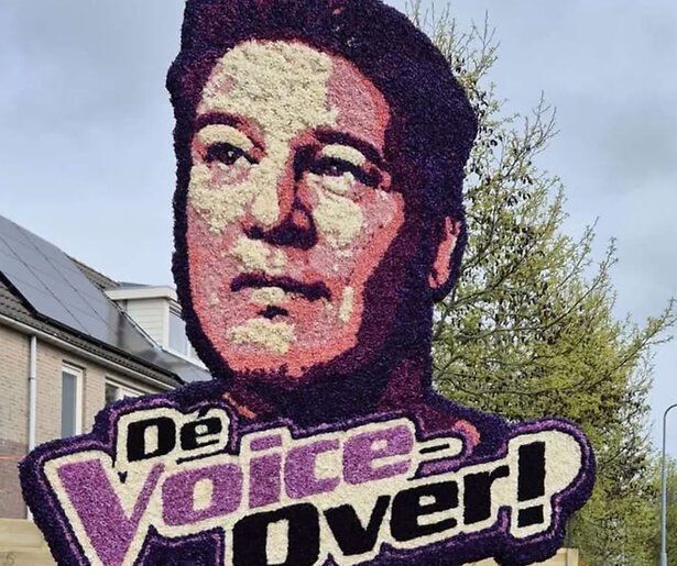 Bijzonder: Martijn Krabbé krijgt bloemenkunstwerken van eigen hoofd