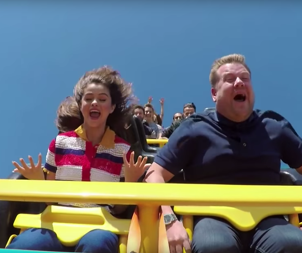 Videosnack: Selena Gomez en James Corden zingen in de achtbaan