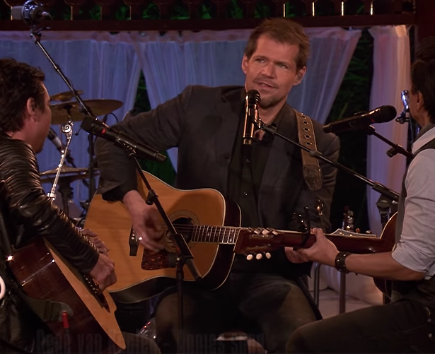 Videosnack: René van Kooten zingt Annie's Song bij Beste Zangers van Nederland