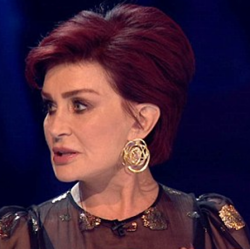 Tikje gênant: Sharon Osbourne vergeet naam in X Factor
