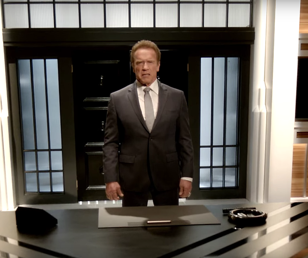 Arnold Schwarzenegger ontslaat mensen met de woorden: 'You're terminated'
