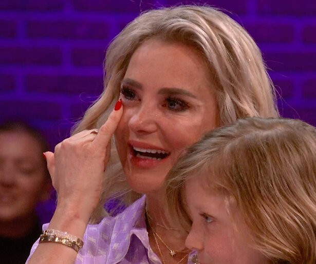 Sonja Bakker emotioneel in Hoge Bomen