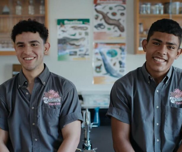 Briljante tieners proberen complexe problemen op te lossen in Science fair: The series