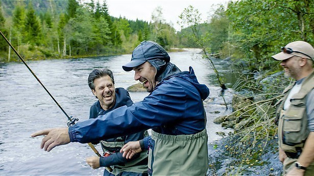 Zalmvissen en zeewier plukken