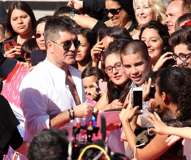 Simon Cowell helpt Mel B aan het werk