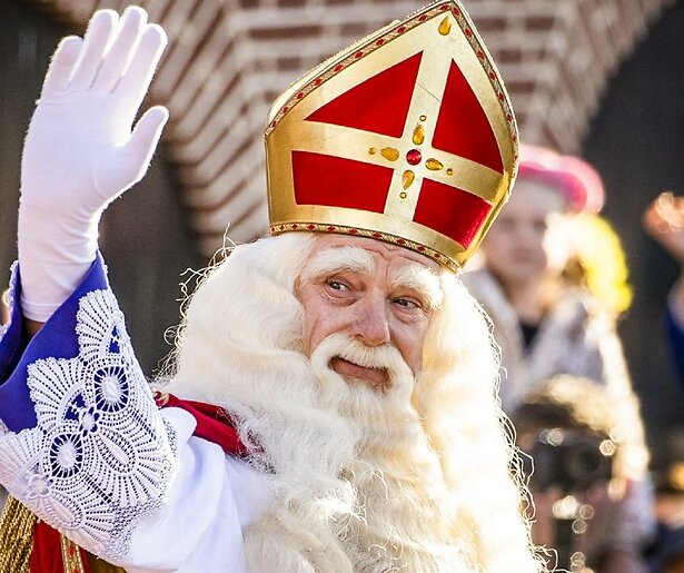 Gemengde reacties op Sinterklaasintocht: 'Heeft de Sint geen vliegschaamte?'