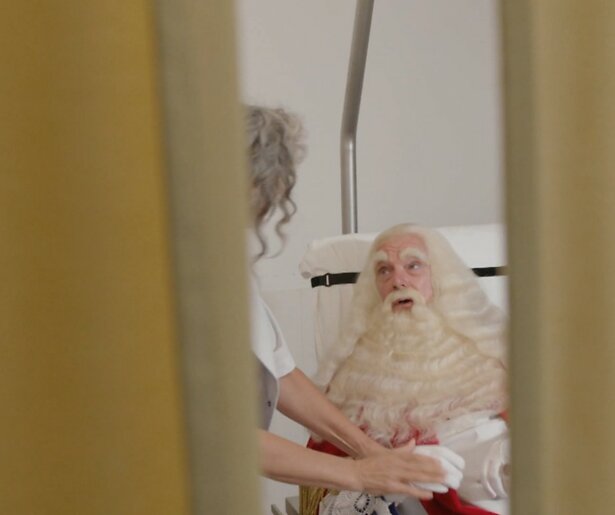 Gisteren in Het Sinterklaasjournaal: Sinterklaas ligt in het ziekenhuis en de stoomboot is verdwenen