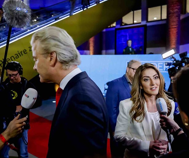 Het Slotdebat verslaat overtuigend het Nederlands Elftal 