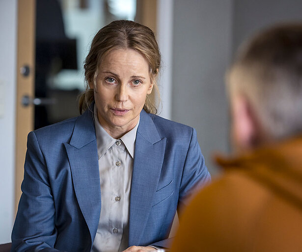Spannende wendingen voor Sofia Helin in de misdaadserie Fallen