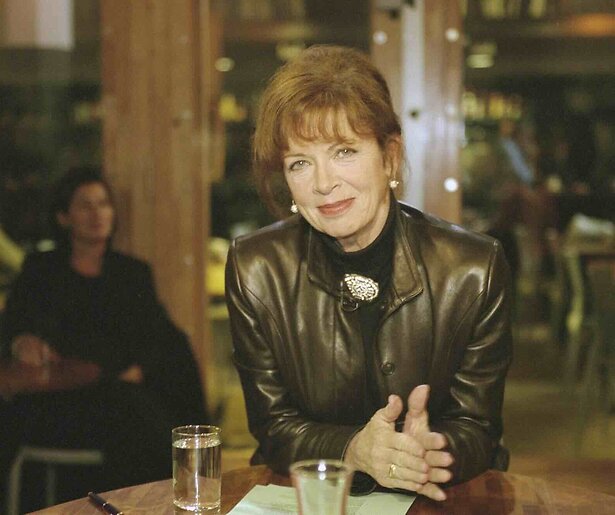 De onbetwiste koningin van de talkshow is overleden. Sonja Barend werd 86 jaar