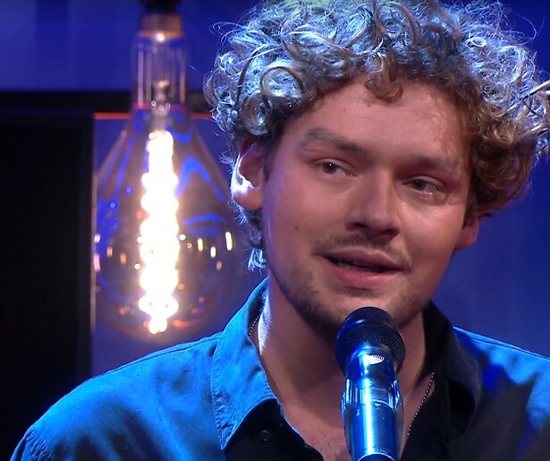 Video: Soy Kroon zingt Toen Ik Je Zag van Antonie Kamerling