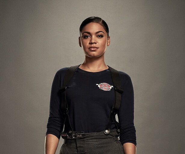 Victoria staat aan de zijlijn in Station 19