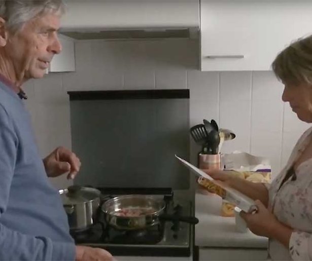 Videosnack: Uit pakjes koken in Steenrijk, straatarm