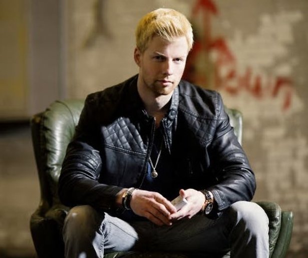 Steve Carlin gaat Victor Mids achterna met It's A Kind Of Magic