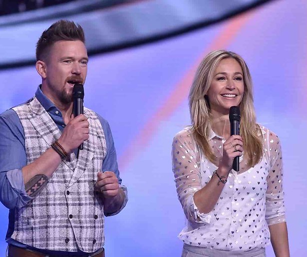 Wendy van Dijk en Johnny de Mol presenteren Superkids op SBS 6