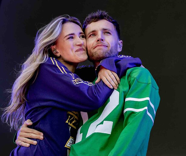 Suzan en Freek geven interview aan Eva Jinek