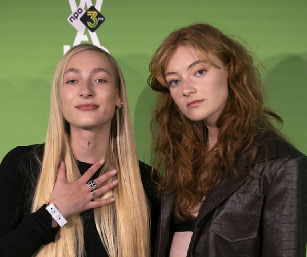 S10 en Froukje trekken ten strijde in Top 2000 Quiz