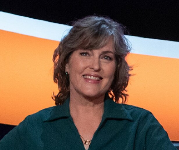 Luister-auteur Sacha Bronwasser gaat de strijd aan in De Slimste Mens