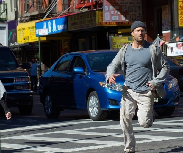 Jason Statham slaat op de vlucht voor de maffia in Safe