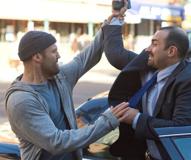 Jason Statham en Catherine Chan gaan samen op de vlucht in Safe