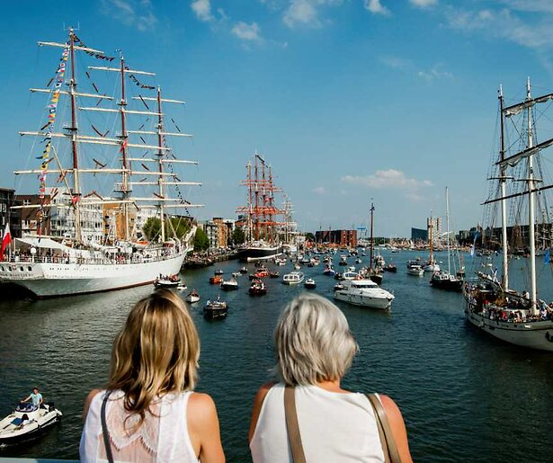 De NOS doet verslag van de tiende editie van Sail Amsterdam