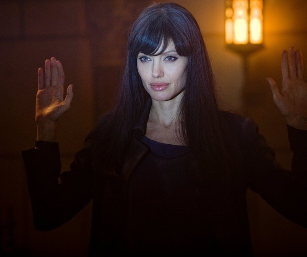 Angelina Jolie probeert haar naam te zuiveren in Salt