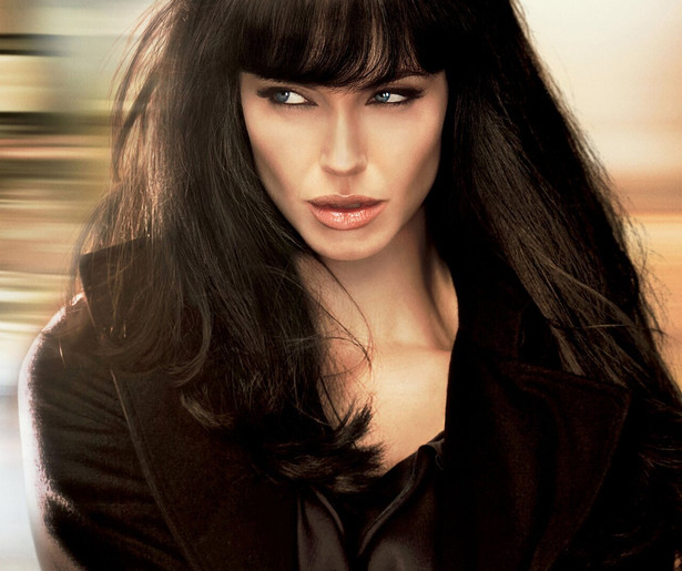 Angelina Jolie vecht voor haar leven in Salt