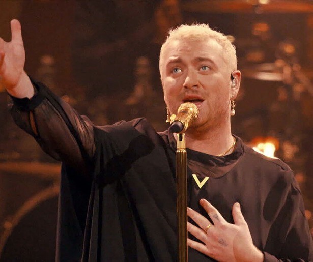 Sam Smith zingt met een groot orkest bekende hits en nieuwe nummers